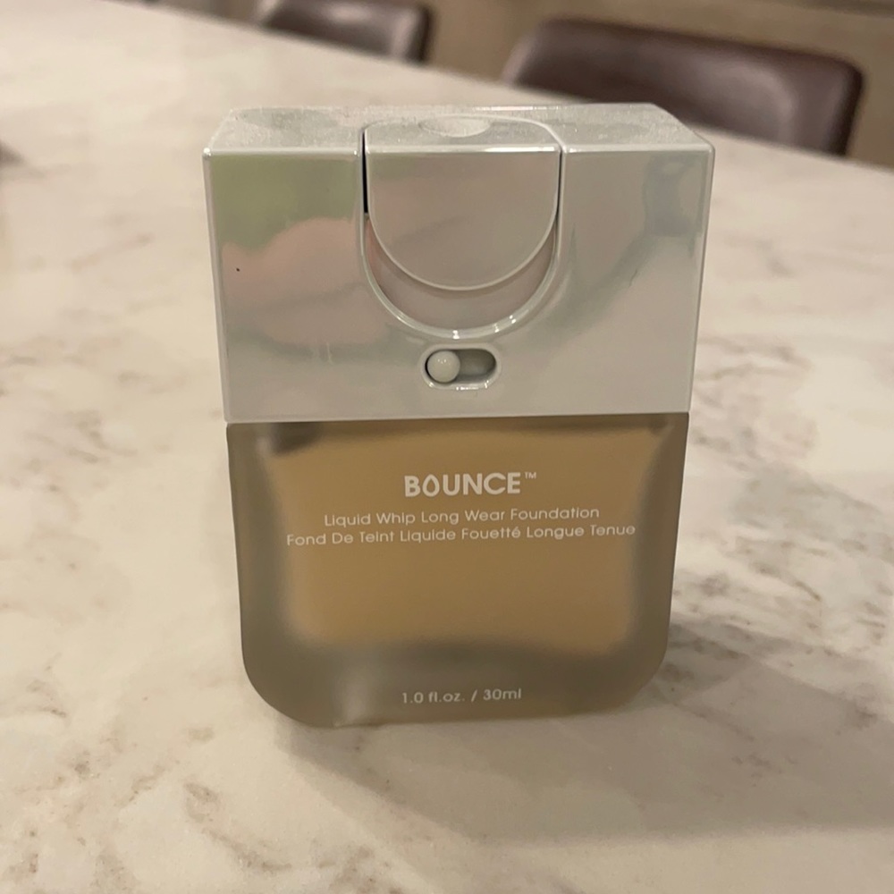 Beauty Blender foundation 1.40N 1oz.